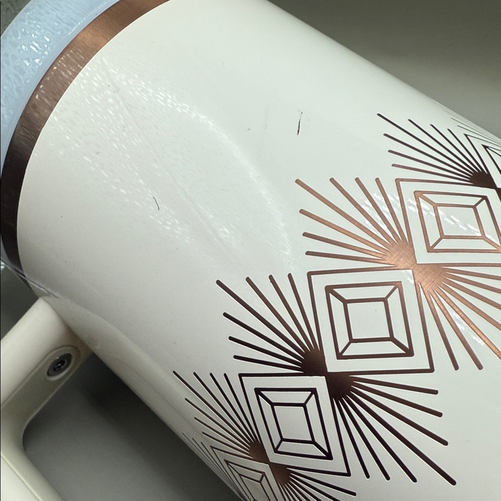 Stanley Quencher H2.0 FlowState Tumbler Cream and Gold Deco